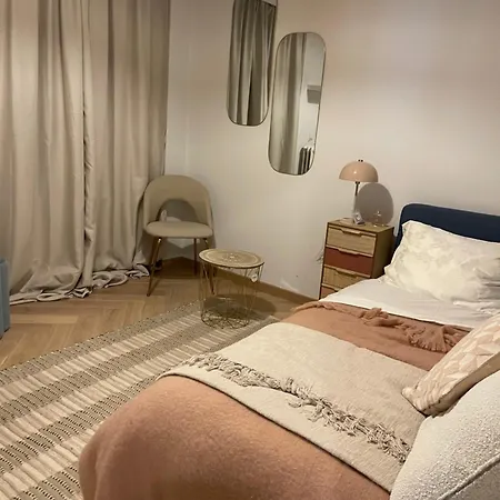 Logies One Room, Sea View 게스트하우스 4*
